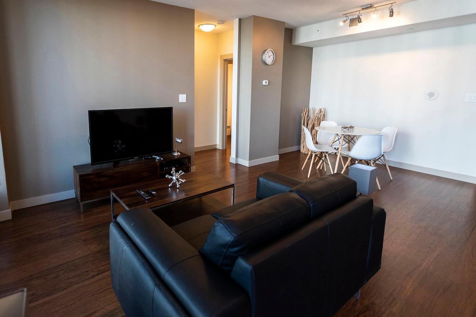 Mayfair Luxe Suites Premium By Corporate Stays Edmonton Exterior photo
