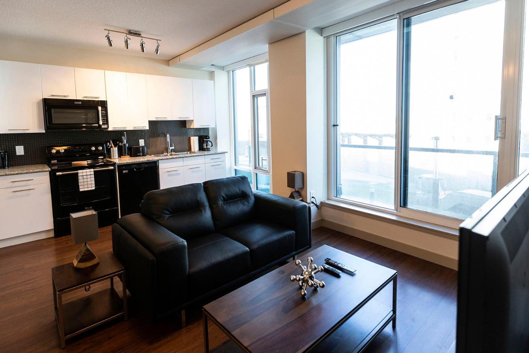 Mayfair Luxe Suites Premium By Corporate Stays Edmonton Exterior photo
