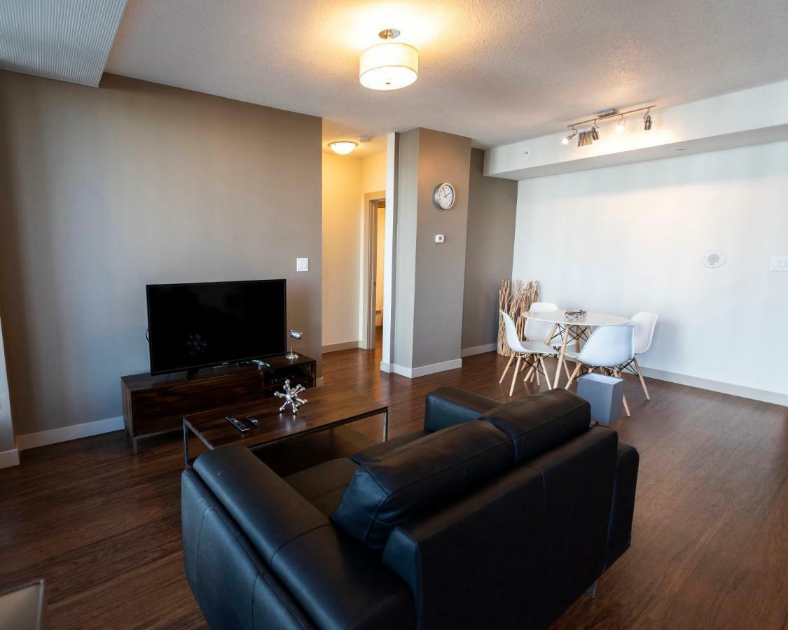 Mayfair Luxe Suites Premium By Corporate Stays Edmonton Exterior photo