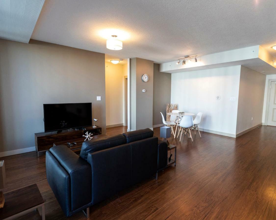 Mayfair Luxe Suites Premium By Corporate Stays Edmonton Exterior photo